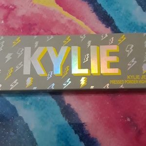 Kylie Jenner Pressed Powder Highlight